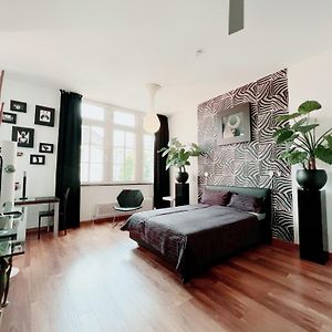 Deluxe Studio